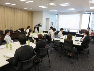 1.開会あいさつを述べる鈴木書記次長.JPG